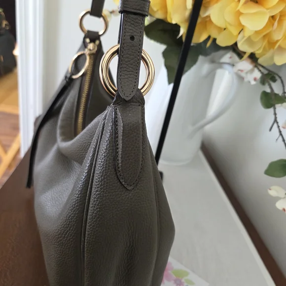 Coach Sutton Hobo Color: Moss Olive Green - Picture 4 of 9